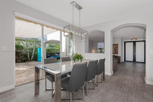 14900 SW 10th St, Miami, FL 33194