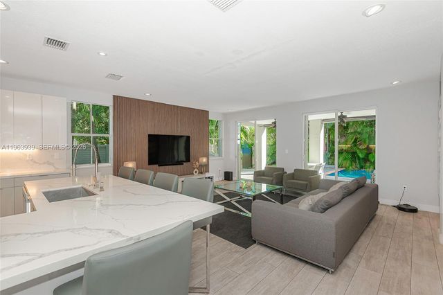 14900 SW 10th St, Miami, FL 33194