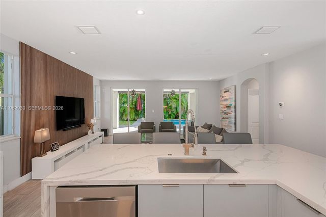 14900 SW 10th St, Miami, FL 33194