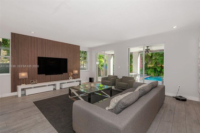 14900 SW 10th St, Miami, FL 33194