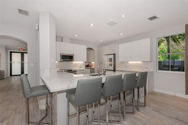 14900 SW 10th St, Miami, FL 33194