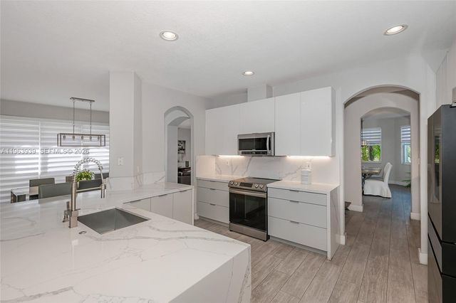 14900 SW 10th St, Miami, FL 33194