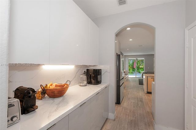 14900 SW 10th St, Miami, FL 33194