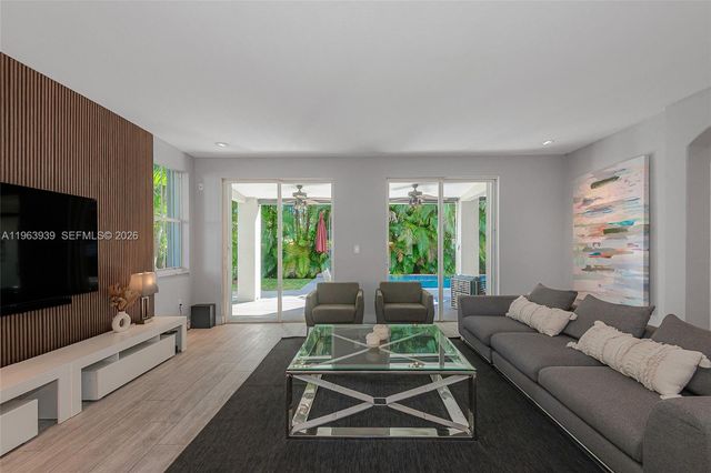 14900 SW 10th St, Miami, FL 33194