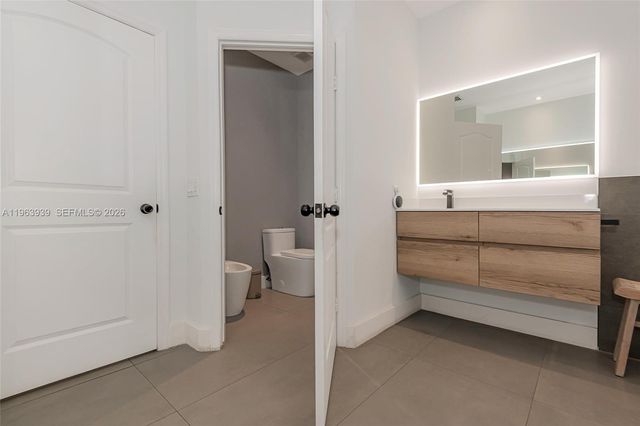 14900 SW 10th St, Miami, FL 33194