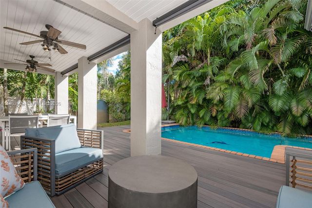 14900 SW 10th St, Miami, FL 33194