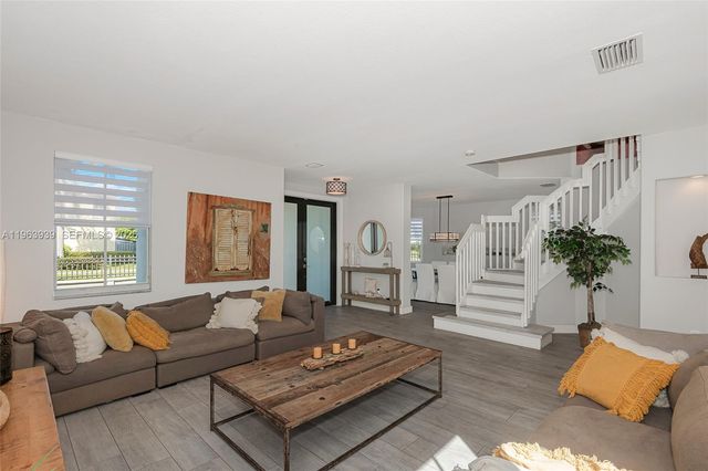 14900 SW 10th St, Miami, FL 33194