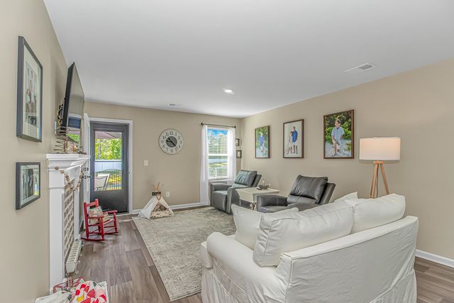 240 Birchwood Dr., Longs, SC 29568