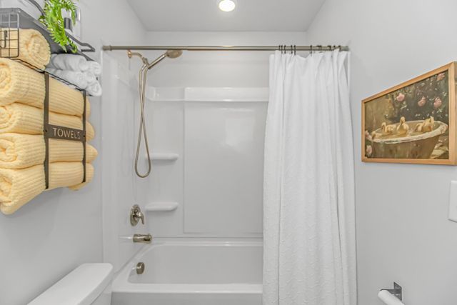 240 Birchwood Dr., Longs, SC 29568
