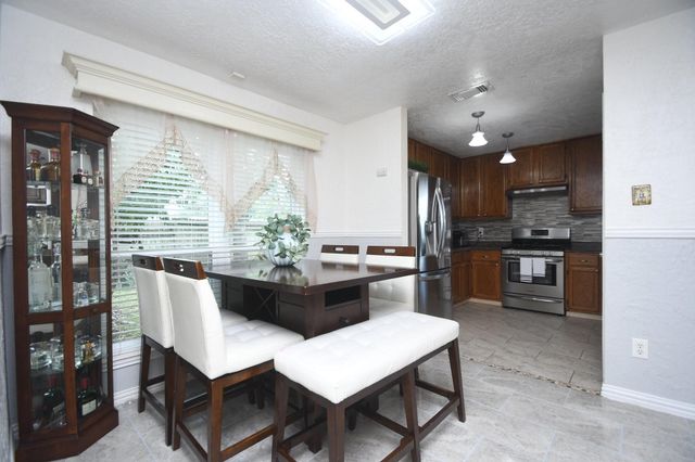 7514 Split Oak Court, Houston, TX 77040