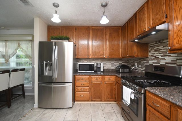 7514 Split Oak Court, Houston, TX 77040