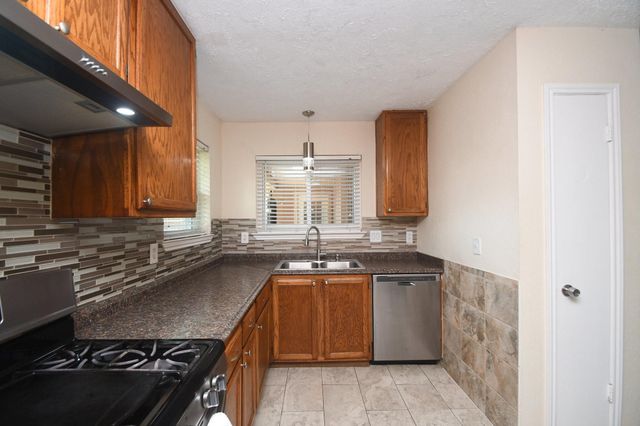 7514 Split Oak Court, Houston, TX 77040