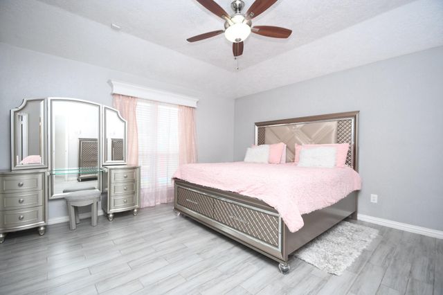 7514 Split Oak Court, Houston, TX 77040