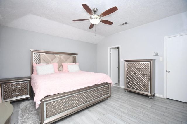 7514 Split Oak Court, Houston, TX 77040