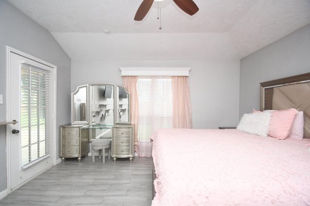 7514 Split Oak Court, Houston, TX 77040