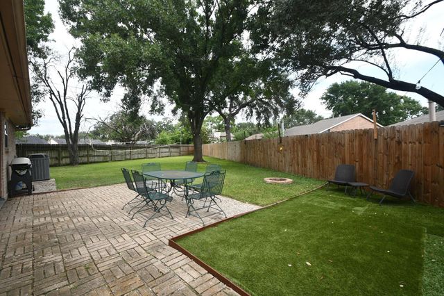 7514 Split Oak Court, Houston, TX 77040
