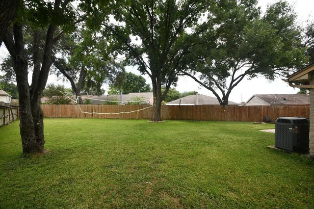 7514 Split Oak Court, Houston, TX 77040