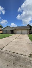 2714 6th Avenue N, Texas City, TX 77590