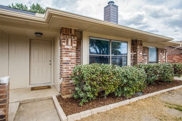 3000 Hilltop Drive, Euless, TX 76039