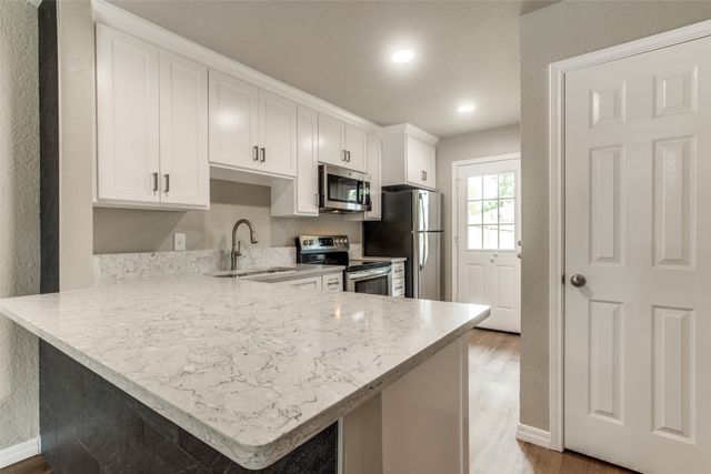 3000 Hilltop Drive, Euless, TX 76039
