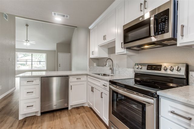 3000 Hilltop Drive, Euless, TX 76039