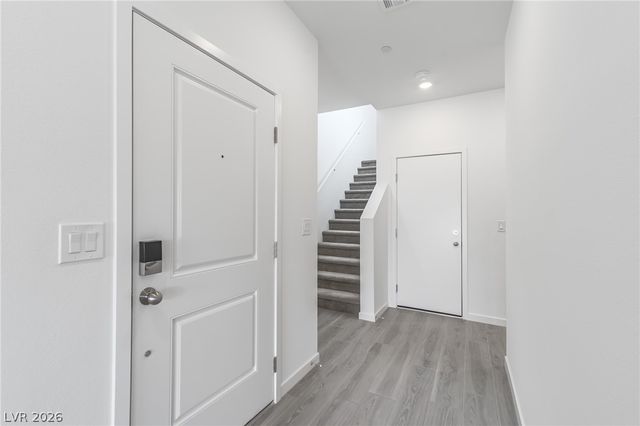 9952 Kimura Hills Avenue, Las Vegas, NV 89129