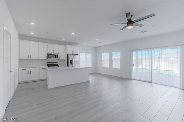 9952 Kimura Hills Avenue, Las Vegas, NV 89129