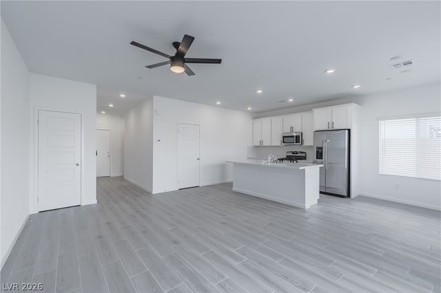 9952 Kimura Hills Avenue, Las Vegas, NV 89129