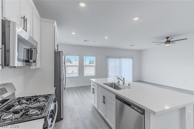 9952 Kimura Hills Avenue, Las Vegas, NV 89129