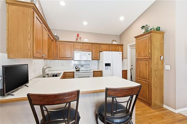15732 S Sunset Drive 800, Olathe, KS 66062