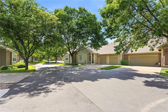 15732 S Sunset Drive 800, Olathe, KS 66062