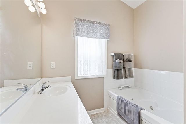 15732 S Sunset Drive 800, Olathe, KS 66062