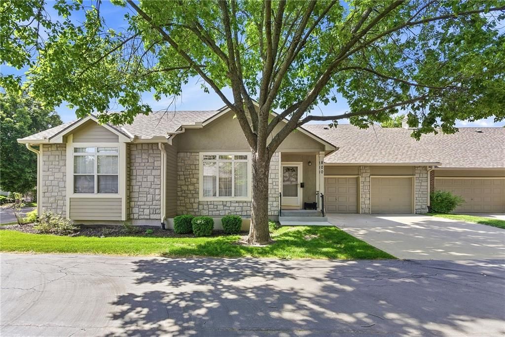 15732 S Sunset Drive 800, Olathe, KS 66062