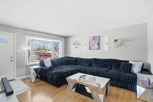 537 E 161st Place, South Holland, IL 60473