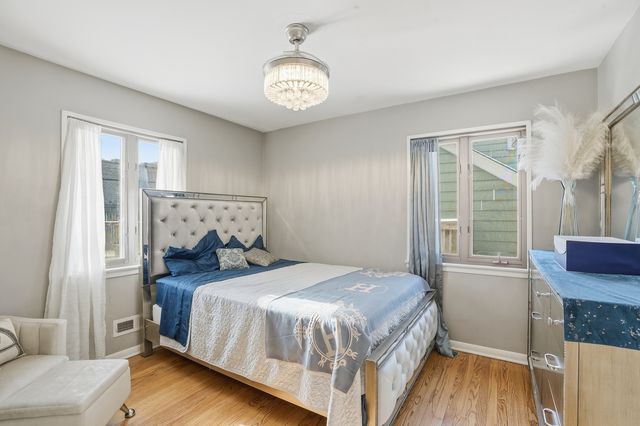 537 E 161st Place, South Holland, IL 60473