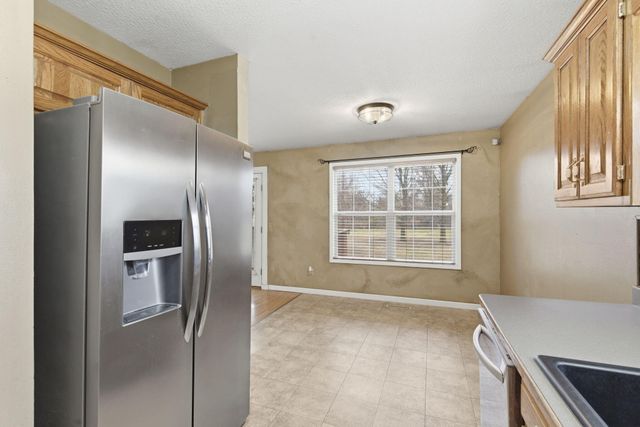 103 Arrowhead Road, Willard, MO 65781