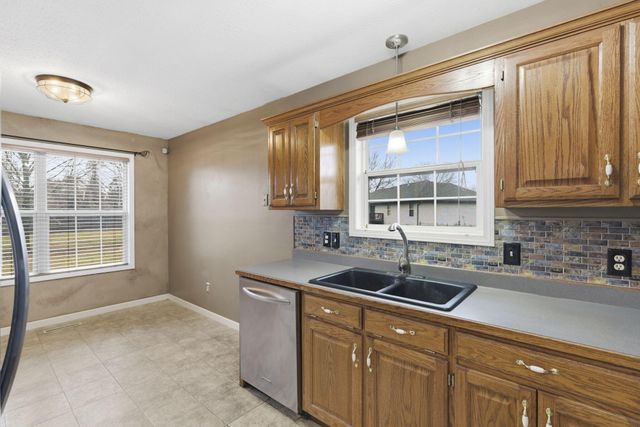 103 Arrowhead Road, Willard, MO 65781