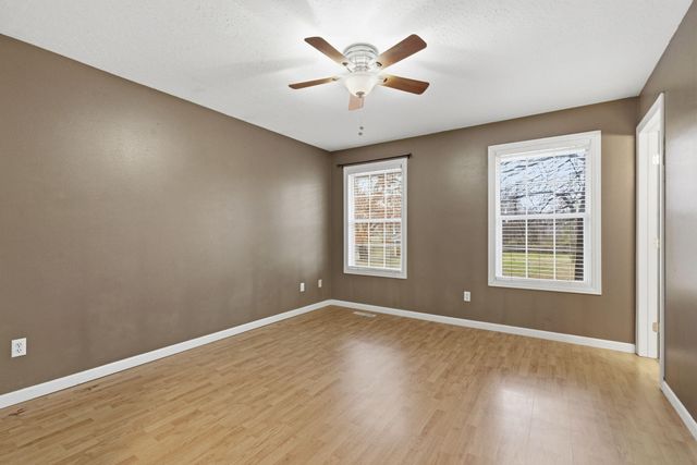 103 Arrowhead Road, Willard, MO 65781