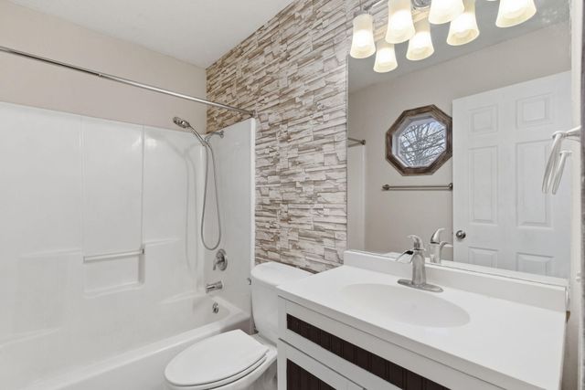 103 Arrowhead Road, Willard, MO 65781