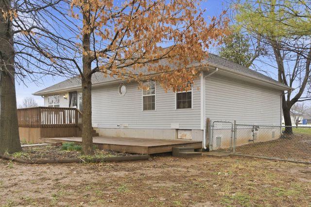 103 Arrowhead Road, Willard, MO 65781