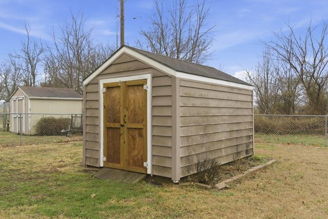 103 Arrowhead Road, Willard, MO 65781