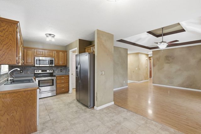 103 Arrowhead Road, Willard, MO 65781