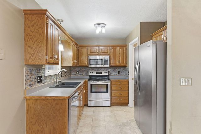 103 Arrowhead Road, Willard, MO 65781