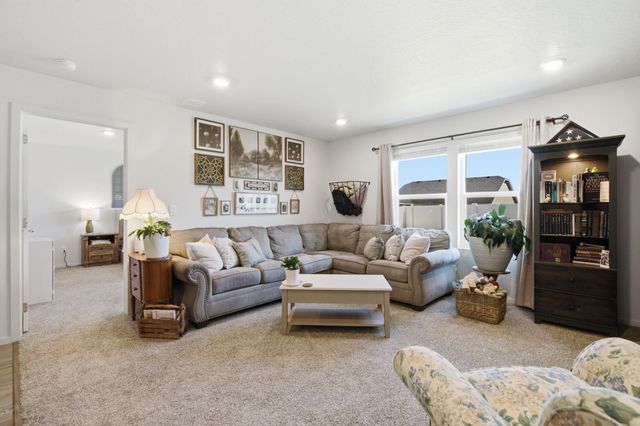 1712 E B St, Deer Park, WA 99006