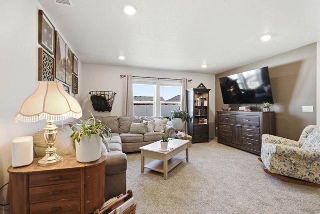1712 E B St, Deer Park, WA 99006