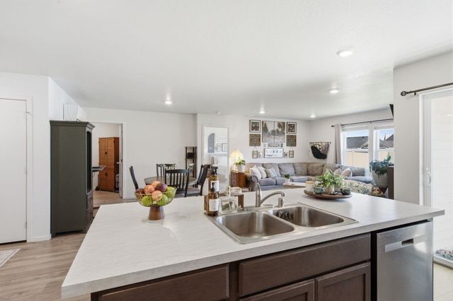 1712 E B St, Deer Park, WA 99006