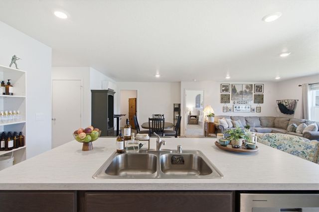 1712 E B St, Deer Park, WA 99006