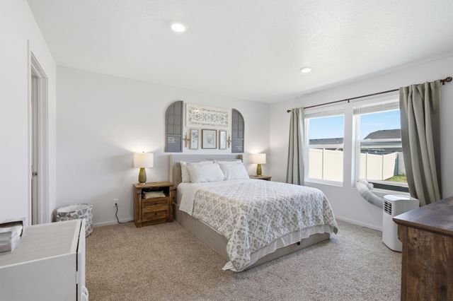 1712 E B St, Deer Park, WA 99006