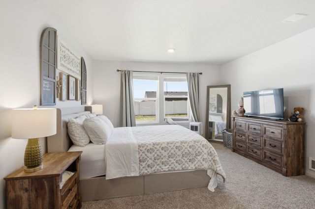 1712 E B St, Deer Park, WA 99006
