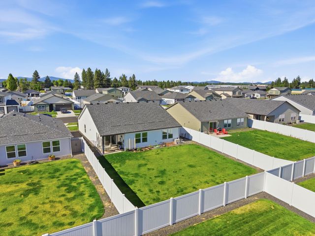1712 E B St, Deer Park, WA 99006